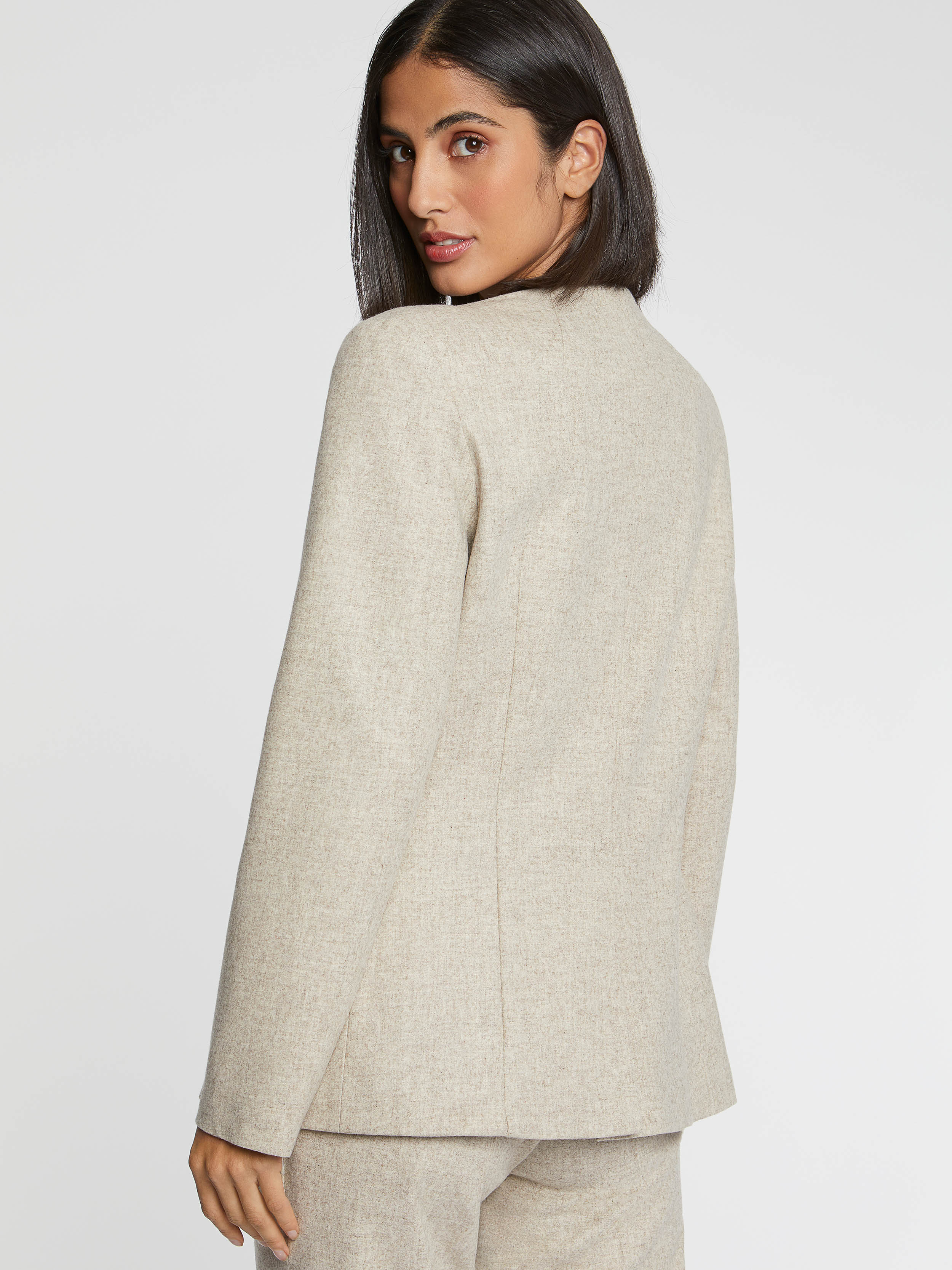 paule ka 22H141V007 320 4