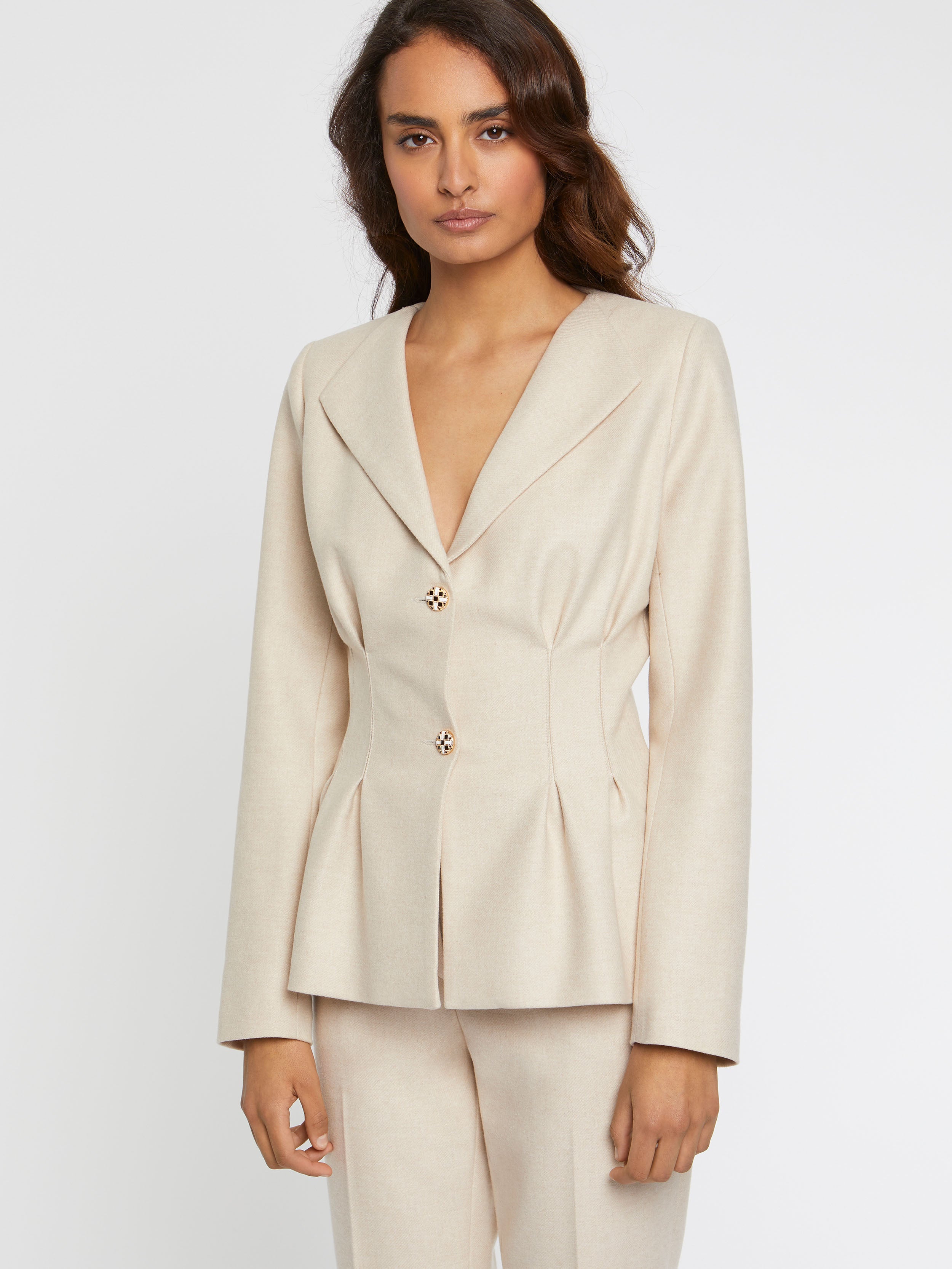 paule ka 22H146V009 320 3