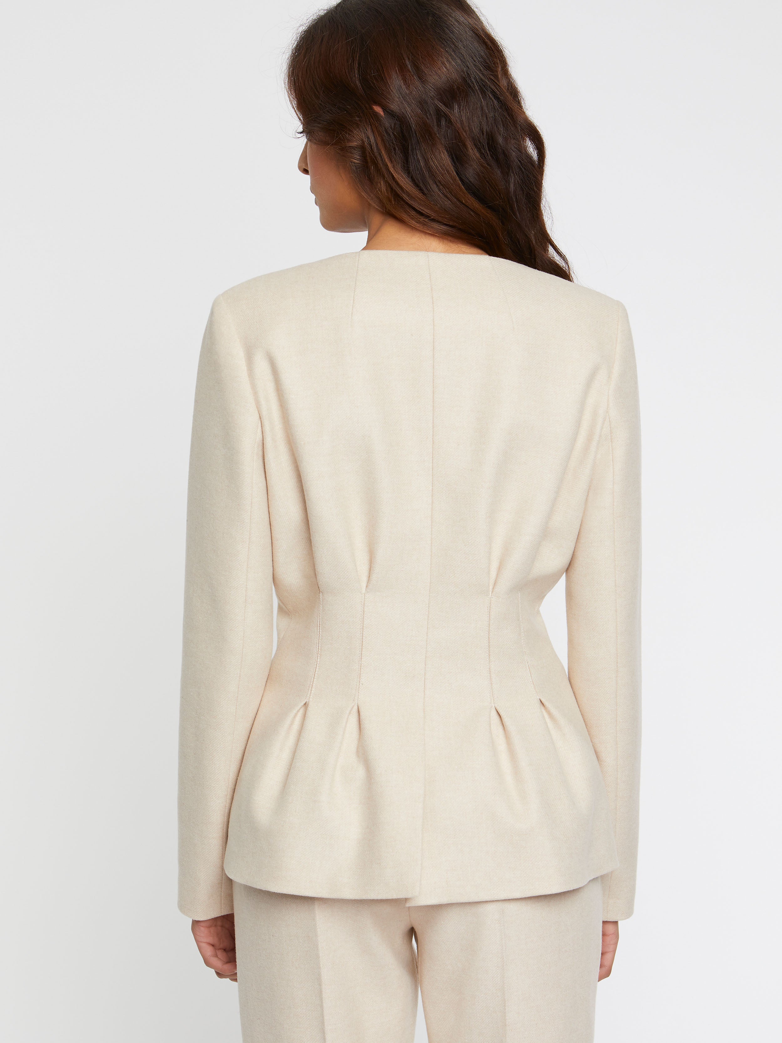 paule ka 22H146V009 320 4