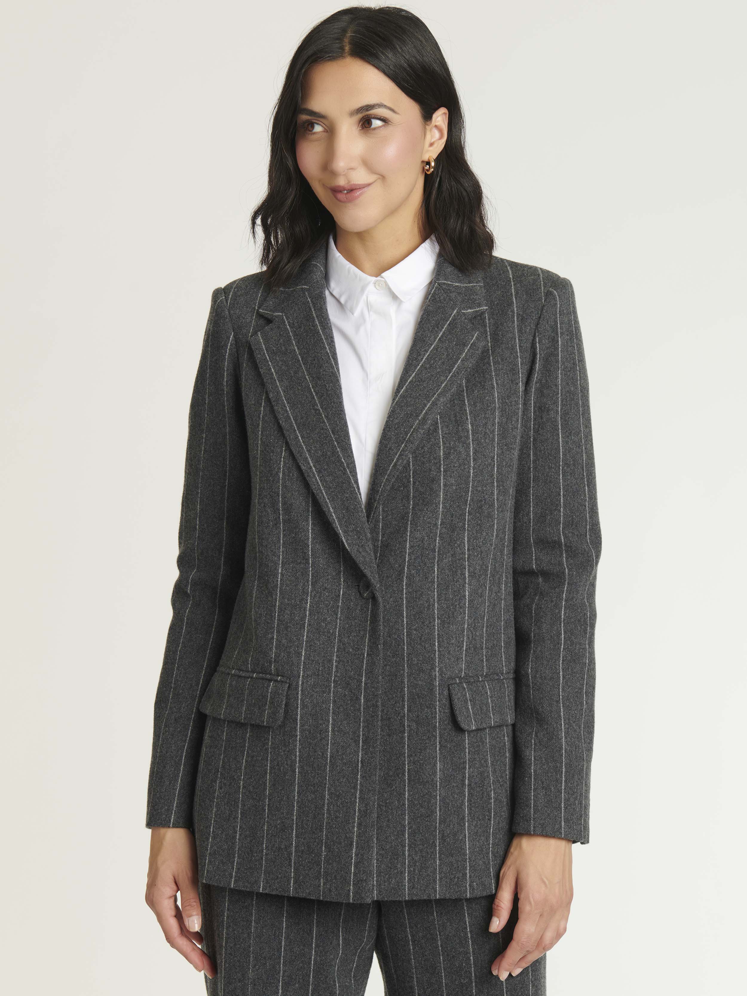 paule ka 23H146V021 990 3