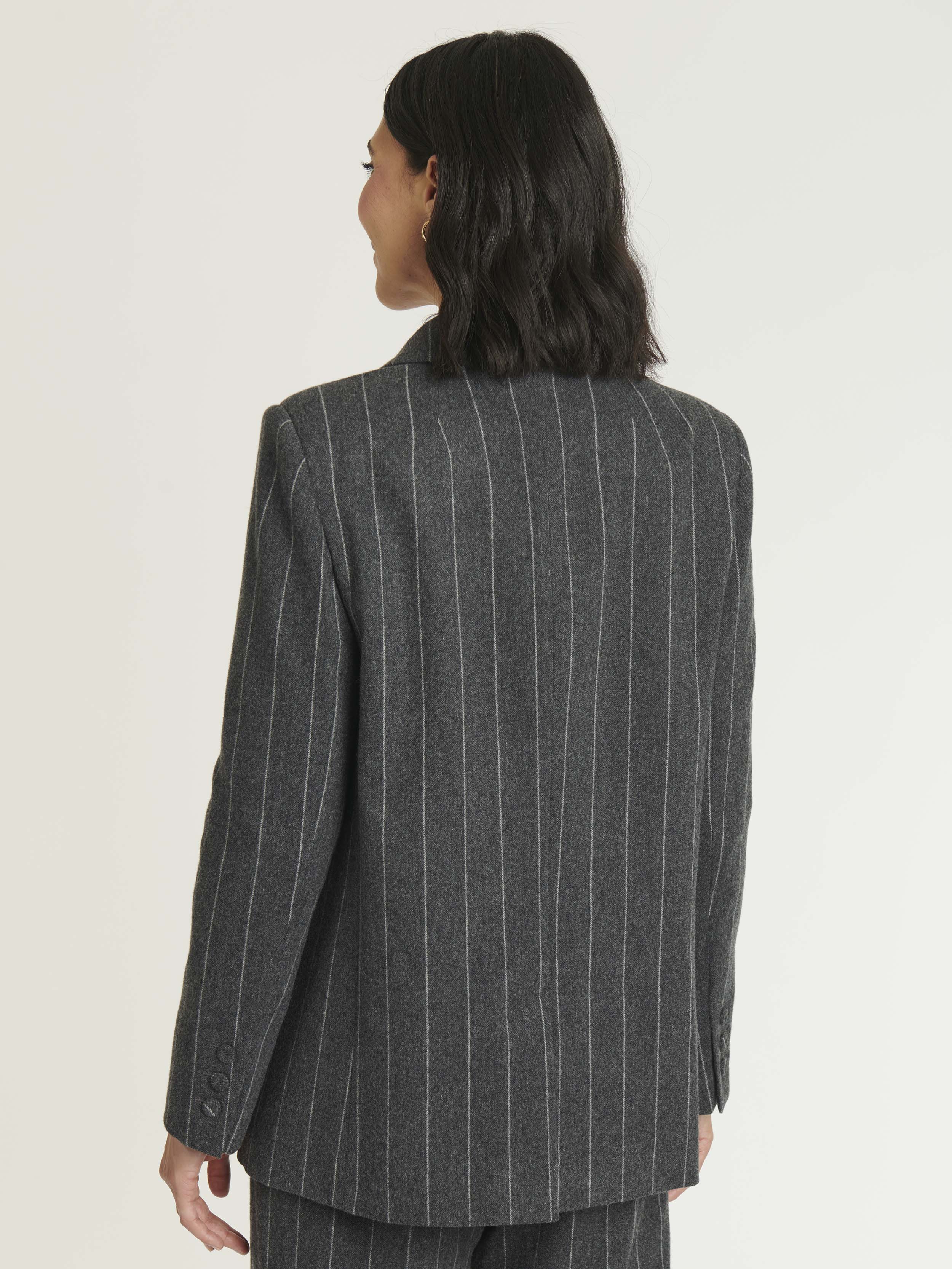 paule ka 23H146V021 990 4