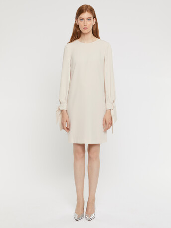Robe droite à nœuds en crêpe envers satin - Coquille
