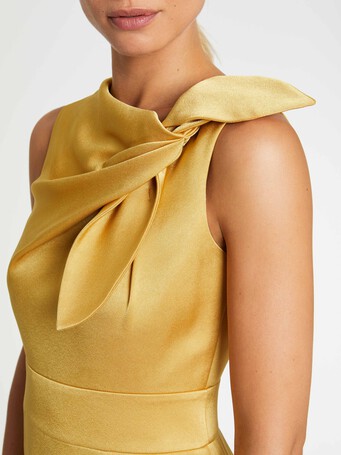 Robe longue à nœud en crêpe envers satin - Ocre