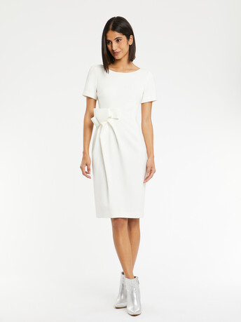 Robe à nœud en crêpe envers satin - Blanc casse