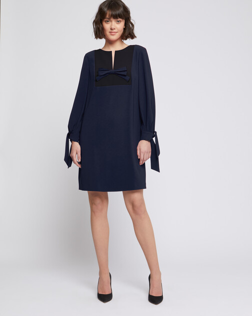 Robe courte à nœuds en crêpe envers satin
