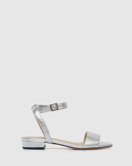 Sandales plates en cuir lisse