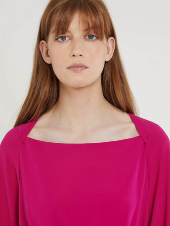Robe mi-longue à pan ceinturée en crêpe envers satin - Fuchsia