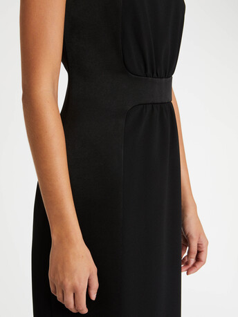 Robe courte coupe droite en tissu crêpe - Noir