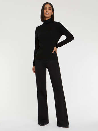 Pull col roulé en laine en maille côtelée - Noir
