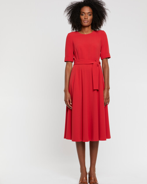 Robe midi ceinturée en crêpe envers satin