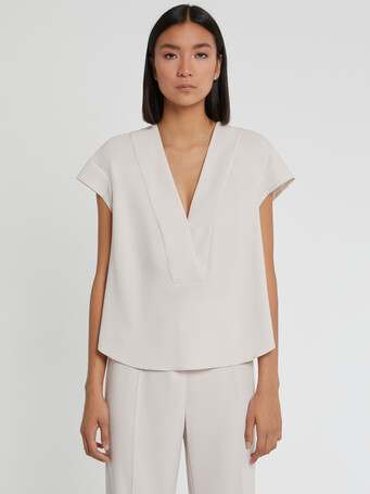 Haut col V en crêpe envers satin - Coquille