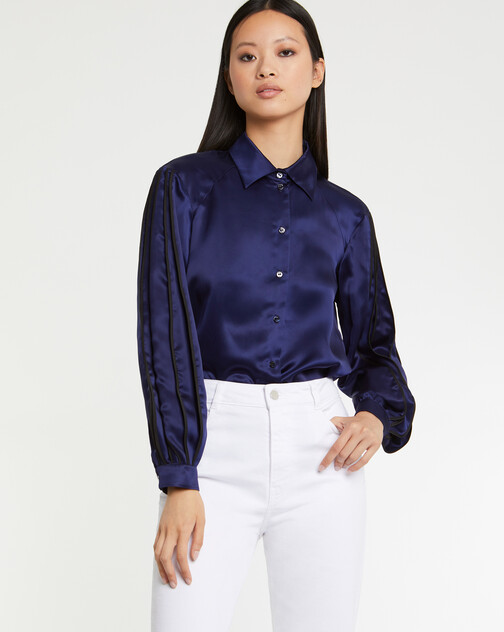 Chemise à manches plissées en satin fluide