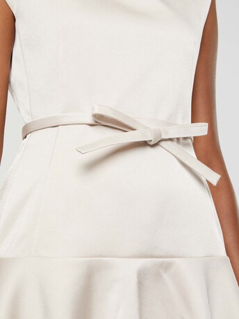 Robe courte à nœud en satin duchesse - Coquille