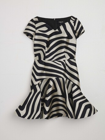 Robe courte en Jacquard zébré - Noir / ivoire