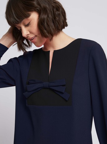 Robe courte à nœuds en crêpe envers satin - Marine / noir