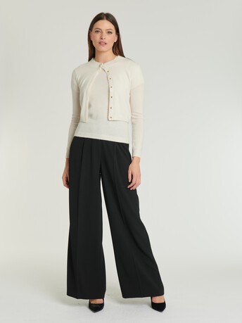 Cardigan en cachemire avec un bouton bijou - Blanc casse
