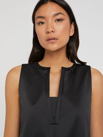 Short duchess-satin dress with graphic neckline - Noir
