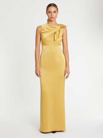 Satin-back crepe evening gown with bow - Ocre