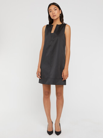 Robe courte à col graphique en satin duchesse - Noir