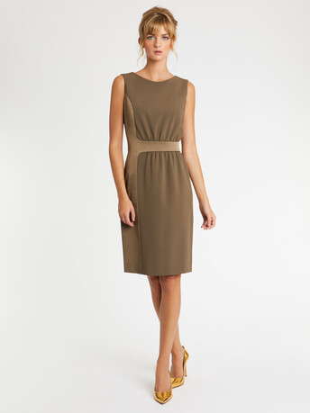 Robe courte coupe droite en tissu crêpe - Kaki