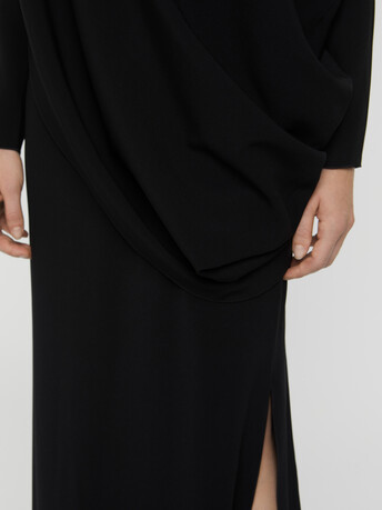 Robe longue drapée en crêpe envers satin - Noir