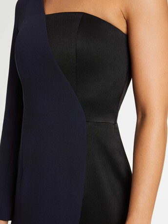 Robe longue graphique en crêpe de satin - Marine / noir