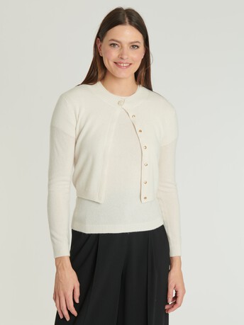 Cardigan en cachemire avec un bouton bijou - Blanc casse