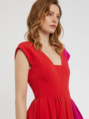 Robe midi volumineuse en crêpe - Vermillon/ fuschia