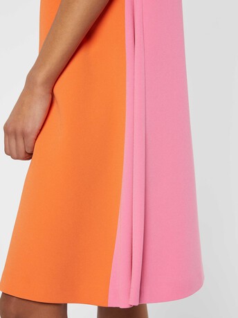 Robe courte bicolore en tissu crêpe - Bubble gum / mandarine