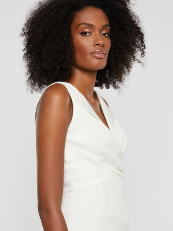 Robe courte croisée en crêpe envers satin - Blanc casse