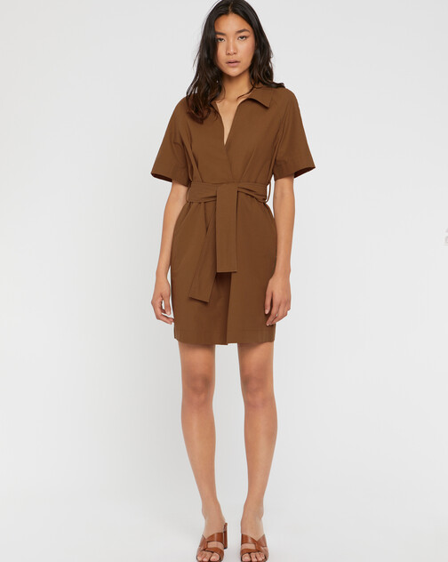 Robe courte ceinturée en gabardine de coton