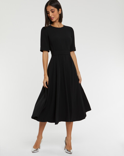 Robe midi ceinturée en crêpe envers satin