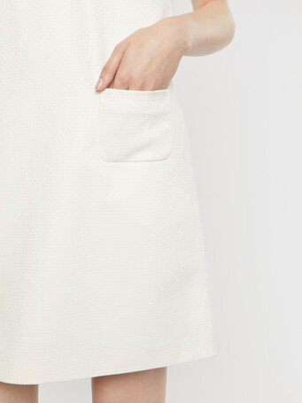 Short sleeveless swiss-dot jacquard dress - Off white